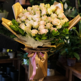  Çankaya Çiçekçiler Gold-Design - 41 Beyaz Gül Buketi